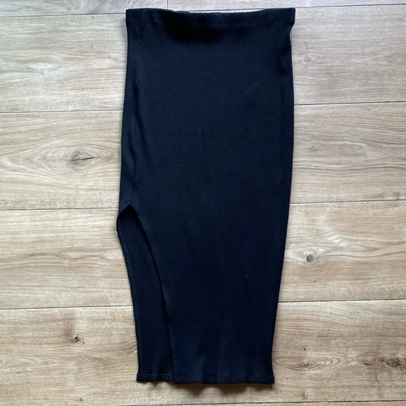 Lulu's Black Ribbed Bodycon Midi Skirt - Picture 2 of 8
